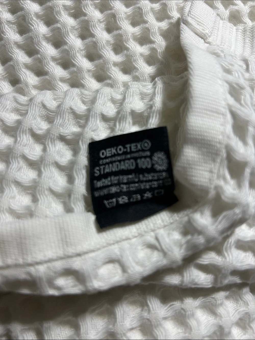 Waffle-Texture Bath Towel in White - Soft, Breathable 100 % Cotton
